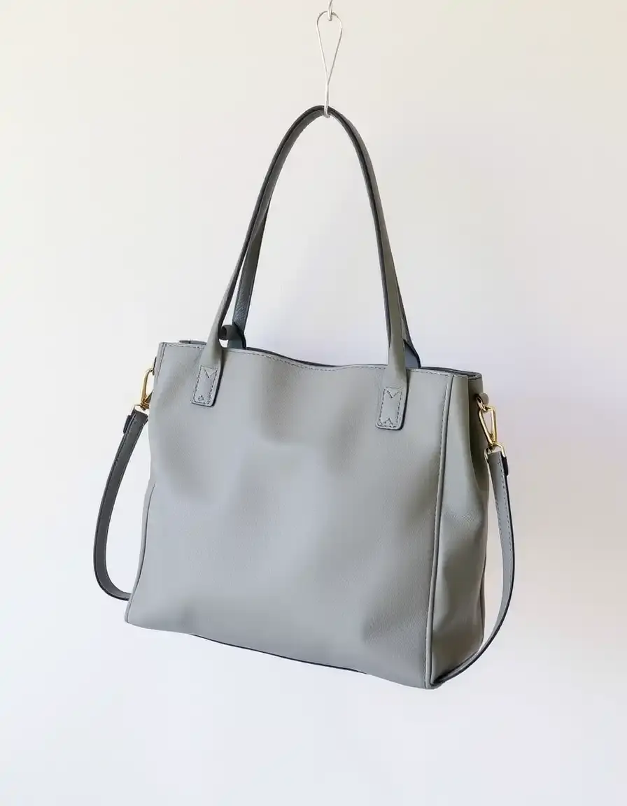 Elegante borsa a spalla in pelle grigia moderna