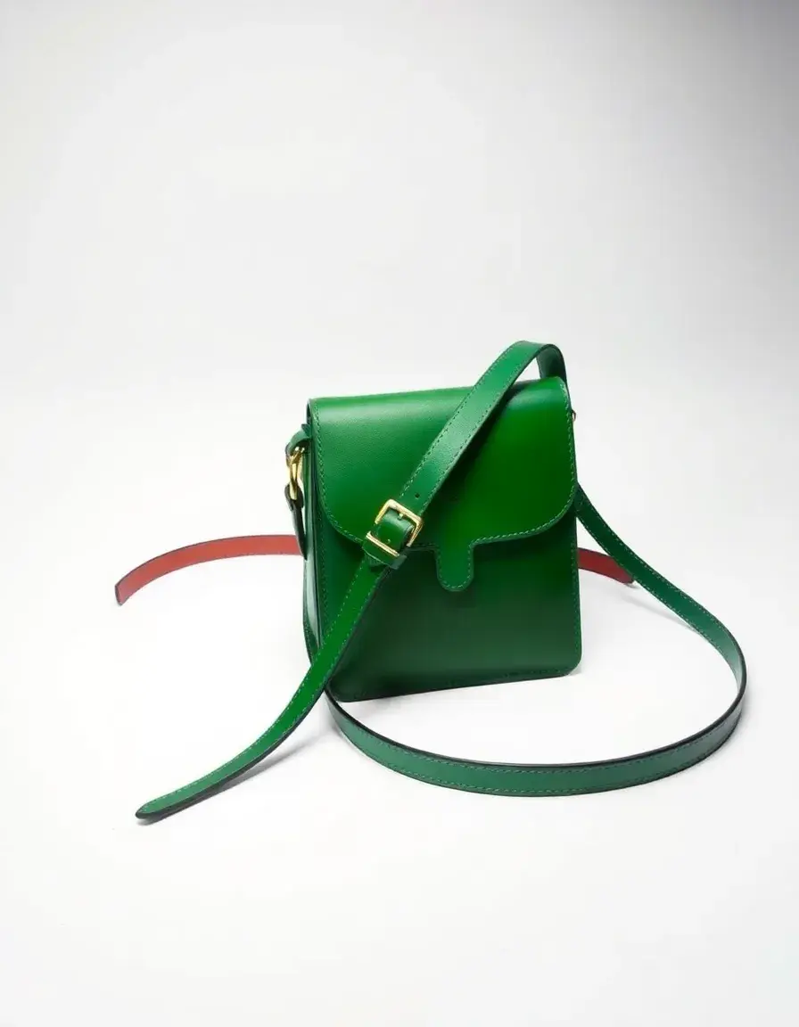 Bold Green Leather Sling borsa verde bosco pelle