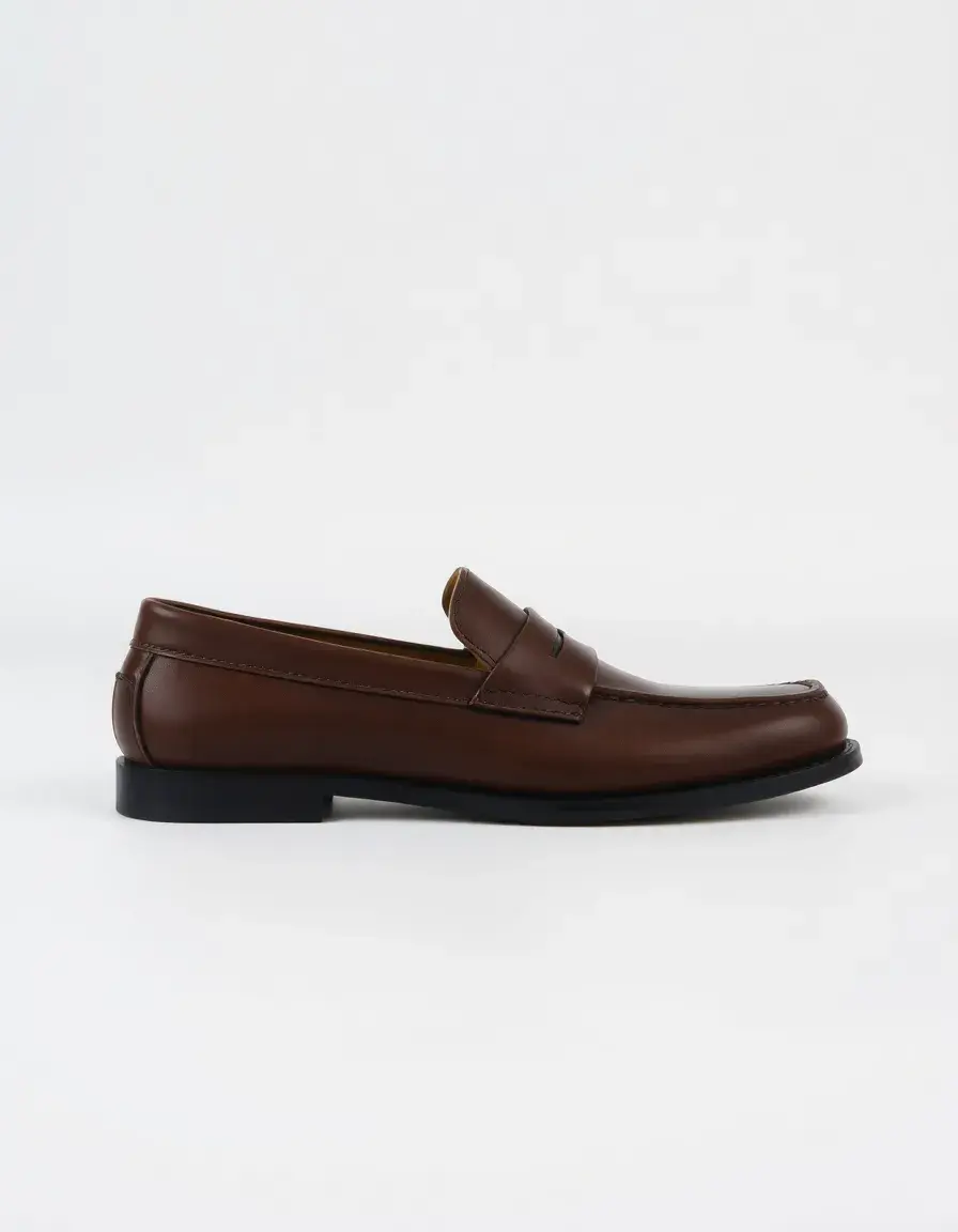 Mocassini penny loafers in pelle marrone uomo vista laterale