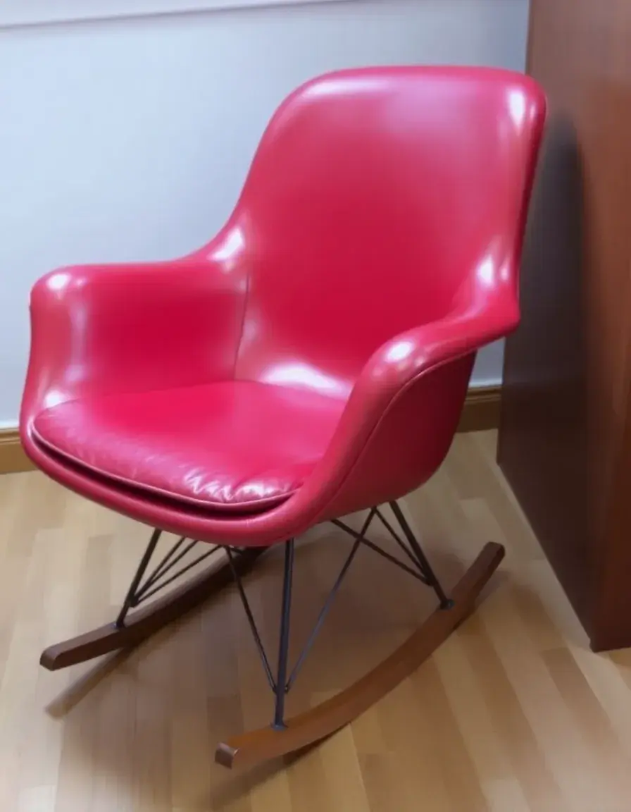 Sedia a dondolo in pelle rossa con base in legno elegante