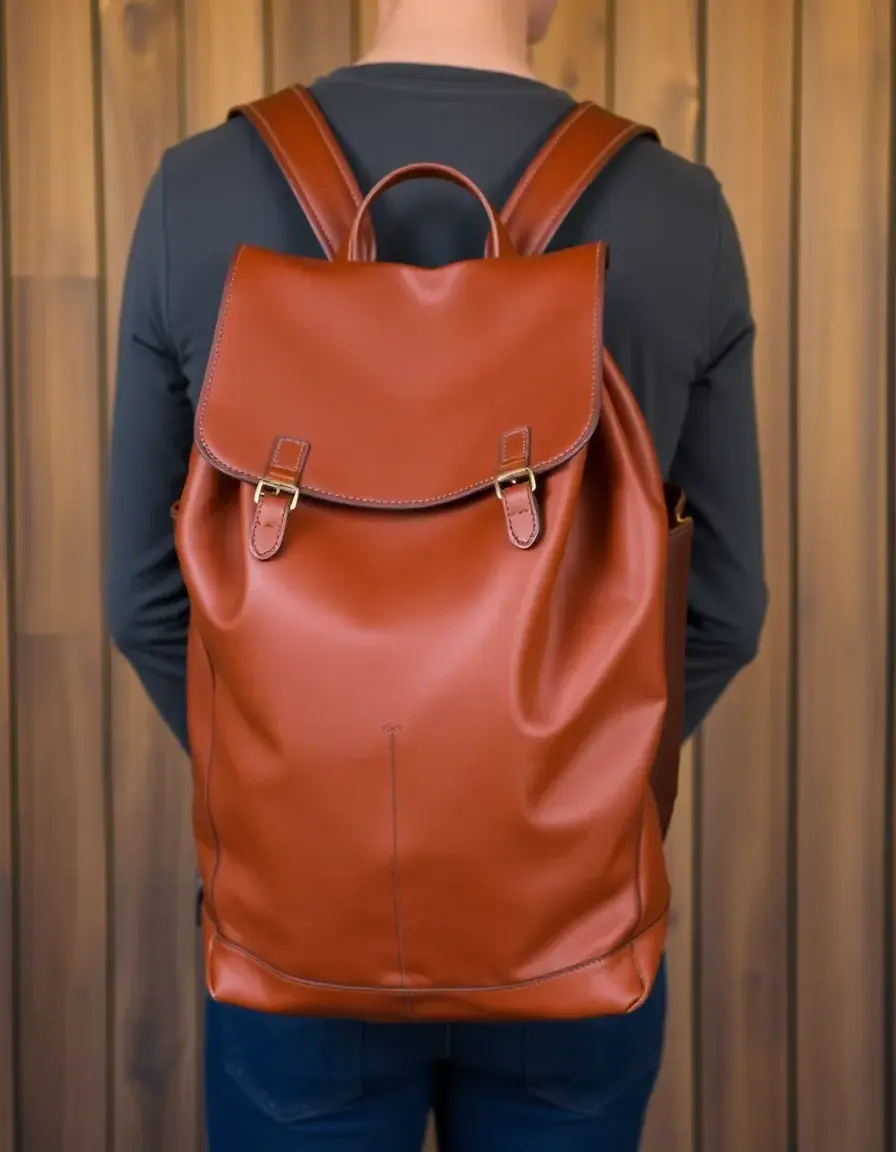 Zaino in pelle color cuoio ideale per viaggi
