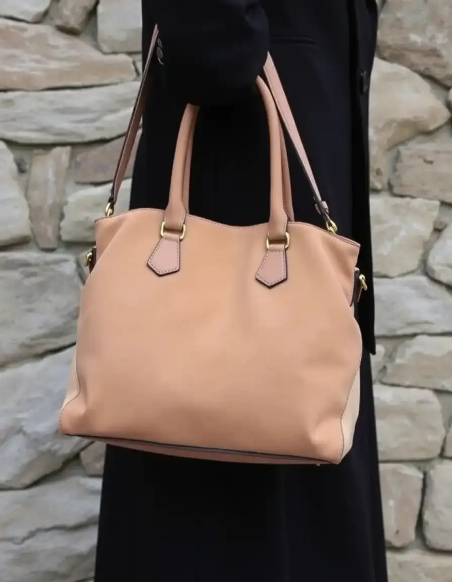 Borsa da donna in pelle scamosciata beige raffinata