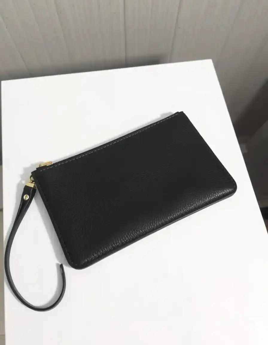 Piccola borsa da polso in pelle nera