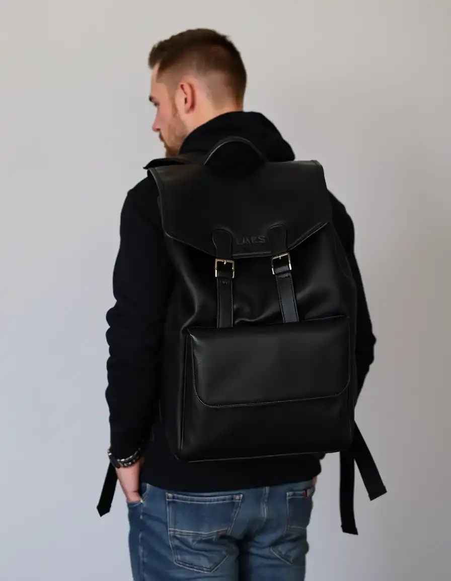 Zaino in pelle uomo grande nero stile urbano moderno