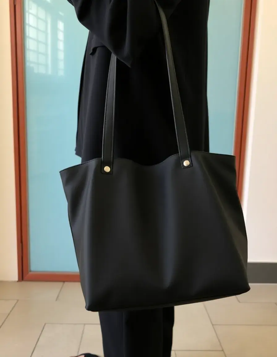Borsa tote pelle nera capiente con manici robusti