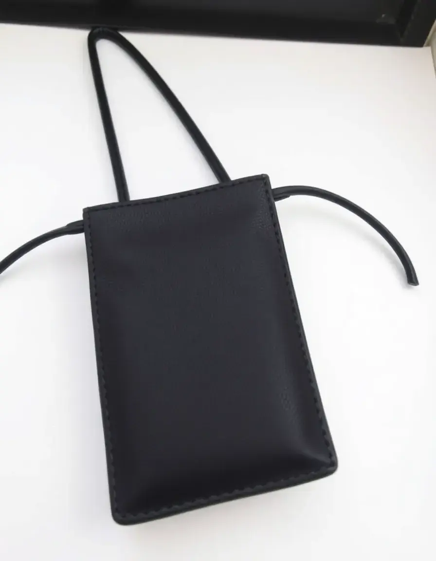 Cintura uomo pelle nera stretta ed elegante