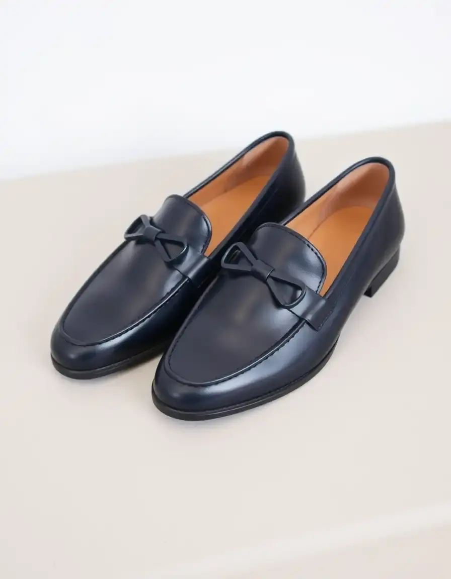 Mocassini blu navy in pelle con dettaglio fiocco superiore